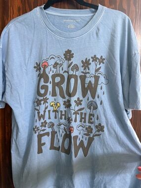 American Eagle Outfitters Light Blue Graphic Tee with Brown Floral